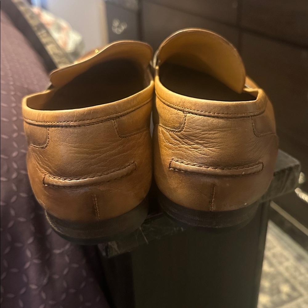 Gucci Men's Jordan’s Leather Loafers with Gold Detail - Picture 7 of 9
